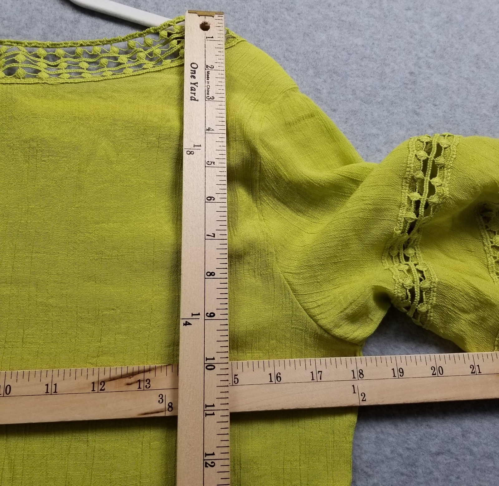 Unique Spectrum Top Women’s Small S Yellow Green Short Sleeve Blouse Boatneck