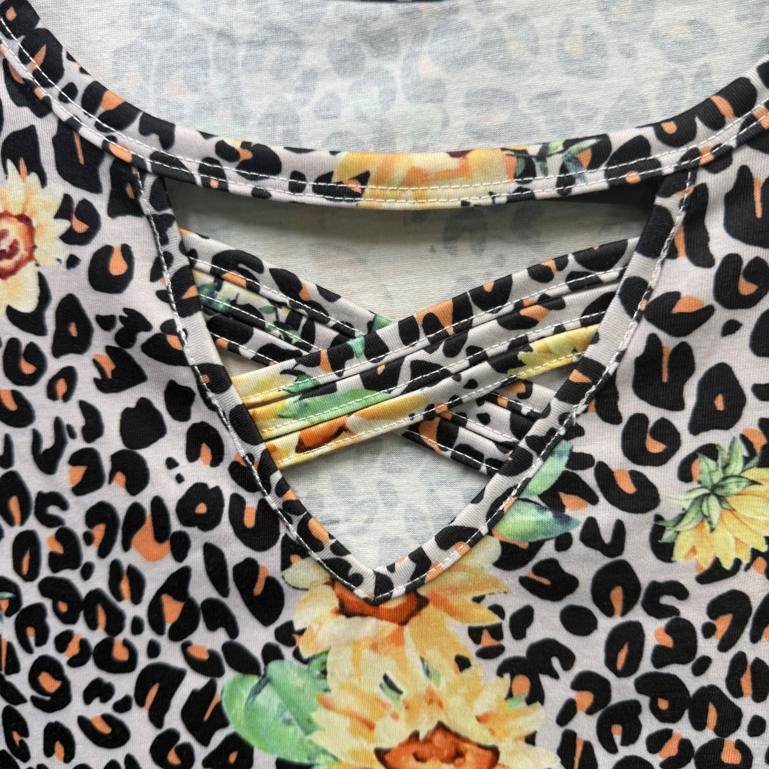 Women’s Small Leopard Floral Print Top Polyester Elastane V-Neck