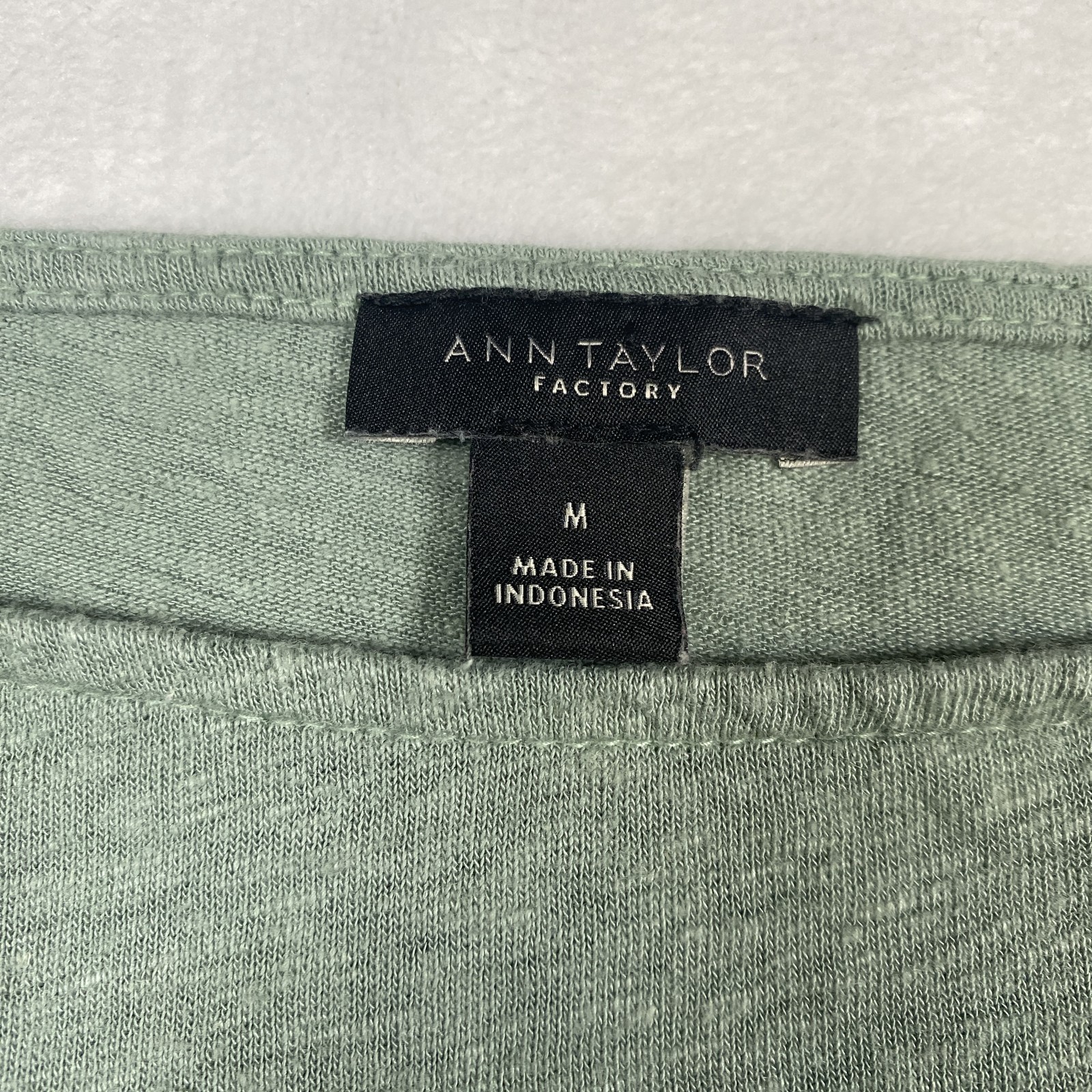 Ann Taylor Factory Women’s Linen Blend Top Sage Green Size Medium Tie Sleeves