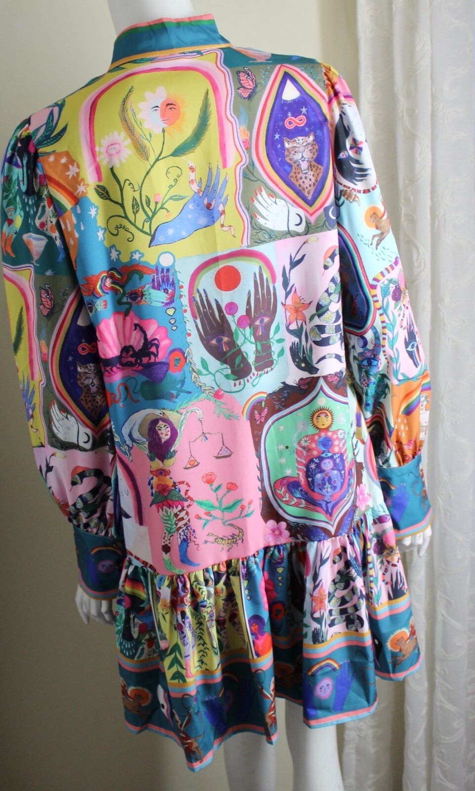 New Estate ASIAN Sz L Runs S M Art-Wear FACES Frilly Funky PRINT Tunic Top 35″L