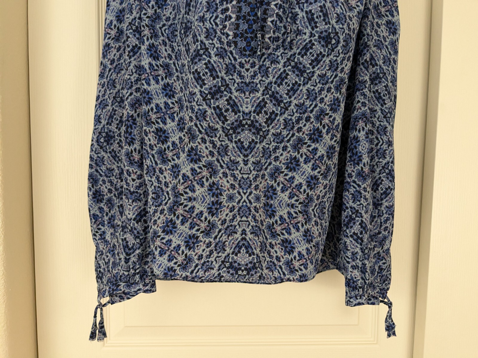 Rebecca Taylor Womens Silk Blouse 6 Blue Floral Shirt Tie Neck Tie Cuffs