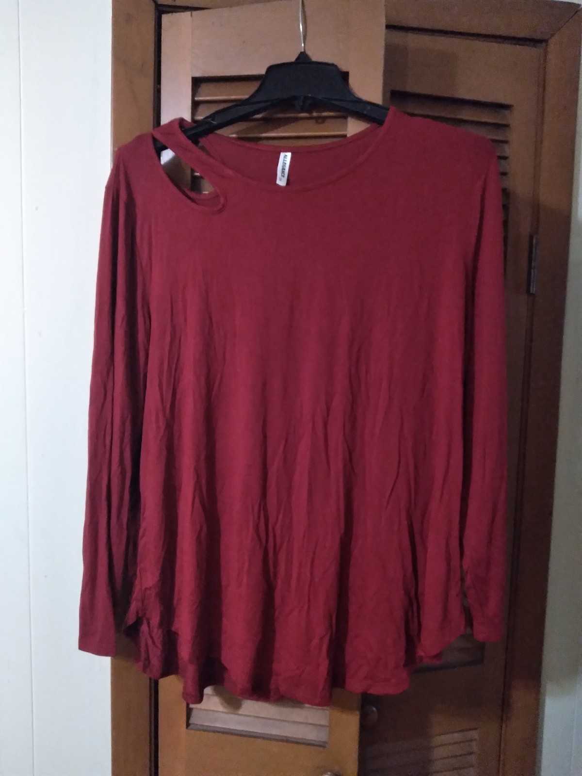 NWT ALLEGRACE SZ 2X BURGUNDY LG SLEEVE W/CUT OUT ON 1 SHOULDER ROUNDED HEM TOP