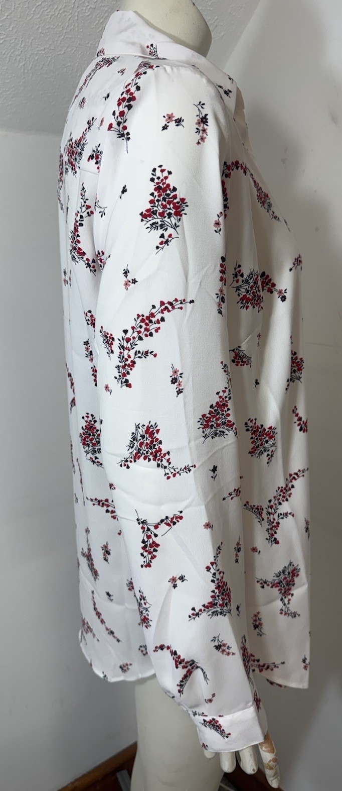 Ann Taylor Womens Medium New Blouse White Red Black Flowers V neck Button Front