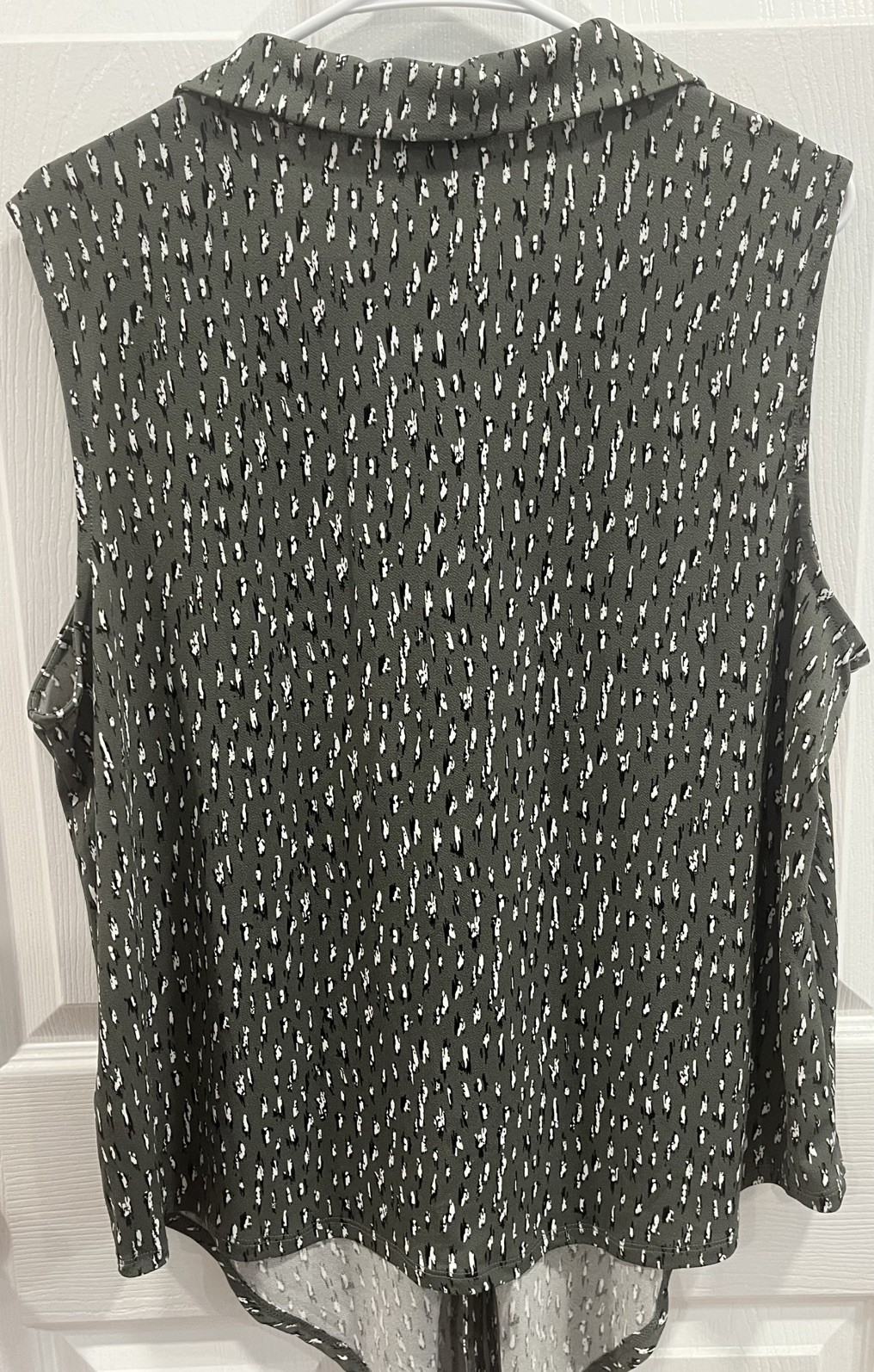 Adrianna Papell NWT XL Black Ivory Green Printed Blouse Sheer Collared