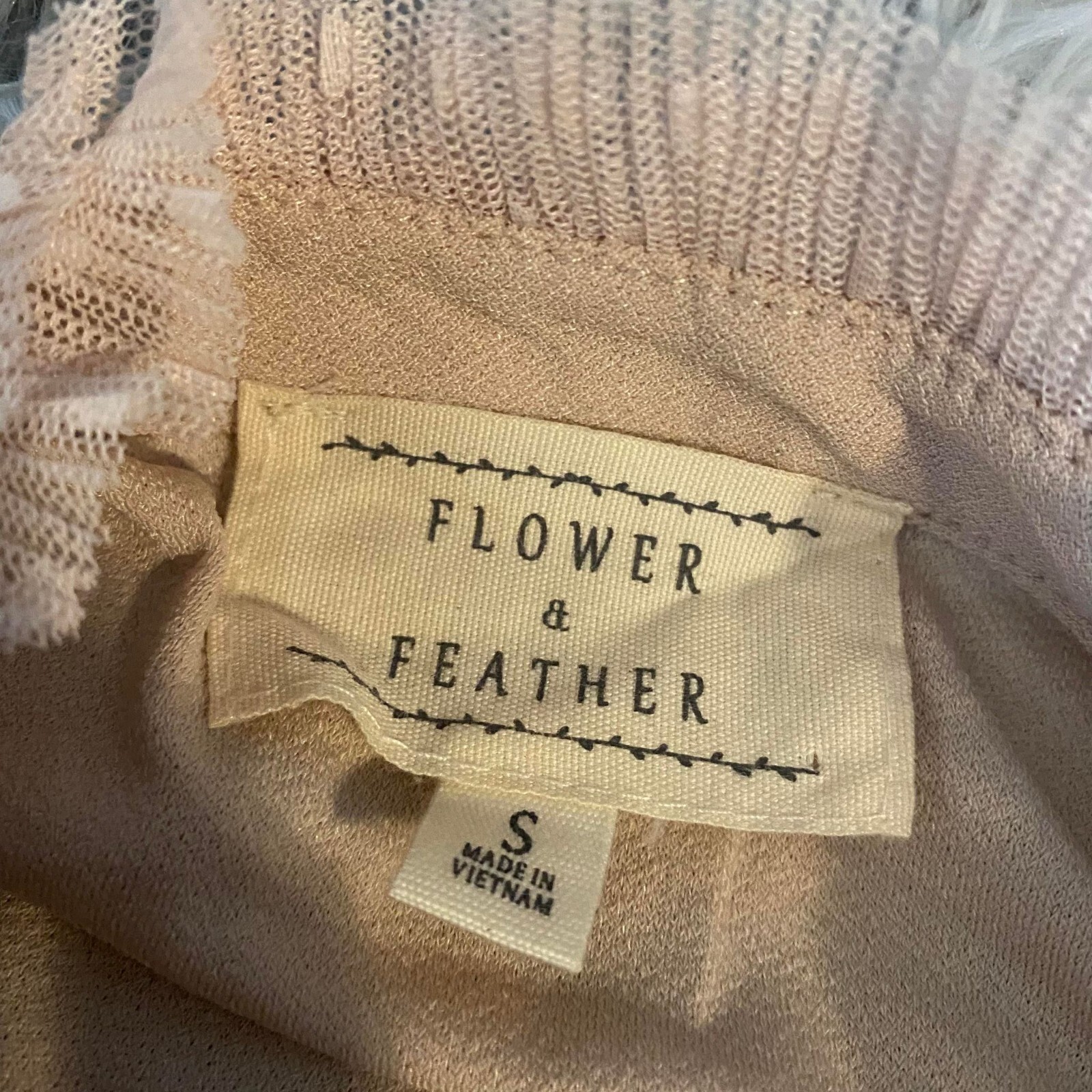 Flower & Feather Turtle Neck Lace Short Sleeve Blouse for Women – Small – Beige