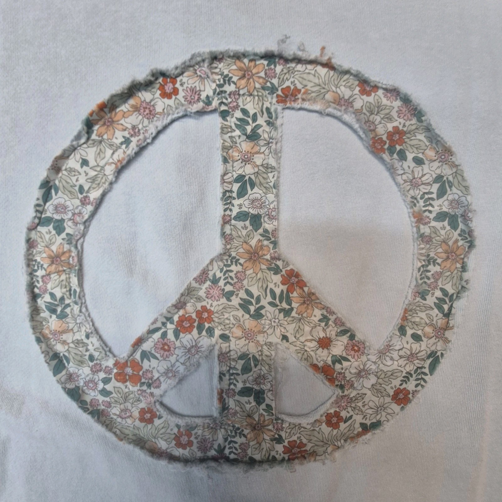 Easel Pullover Ivory w/Patchwork Peace Sign L Side Slits Boho Peasant Artsy