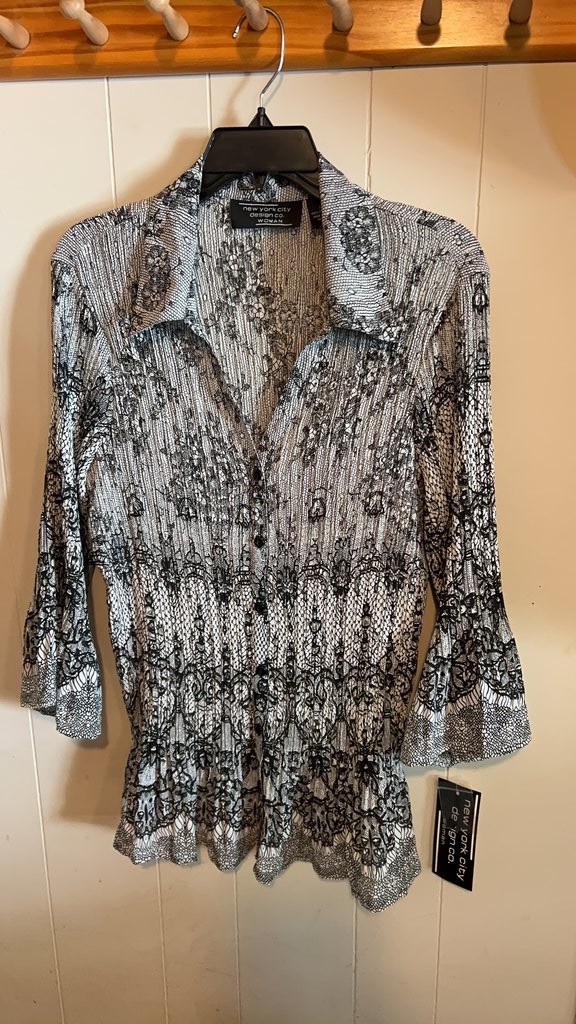 New York City Design Co. Women’s Black and White Patterned Blouse