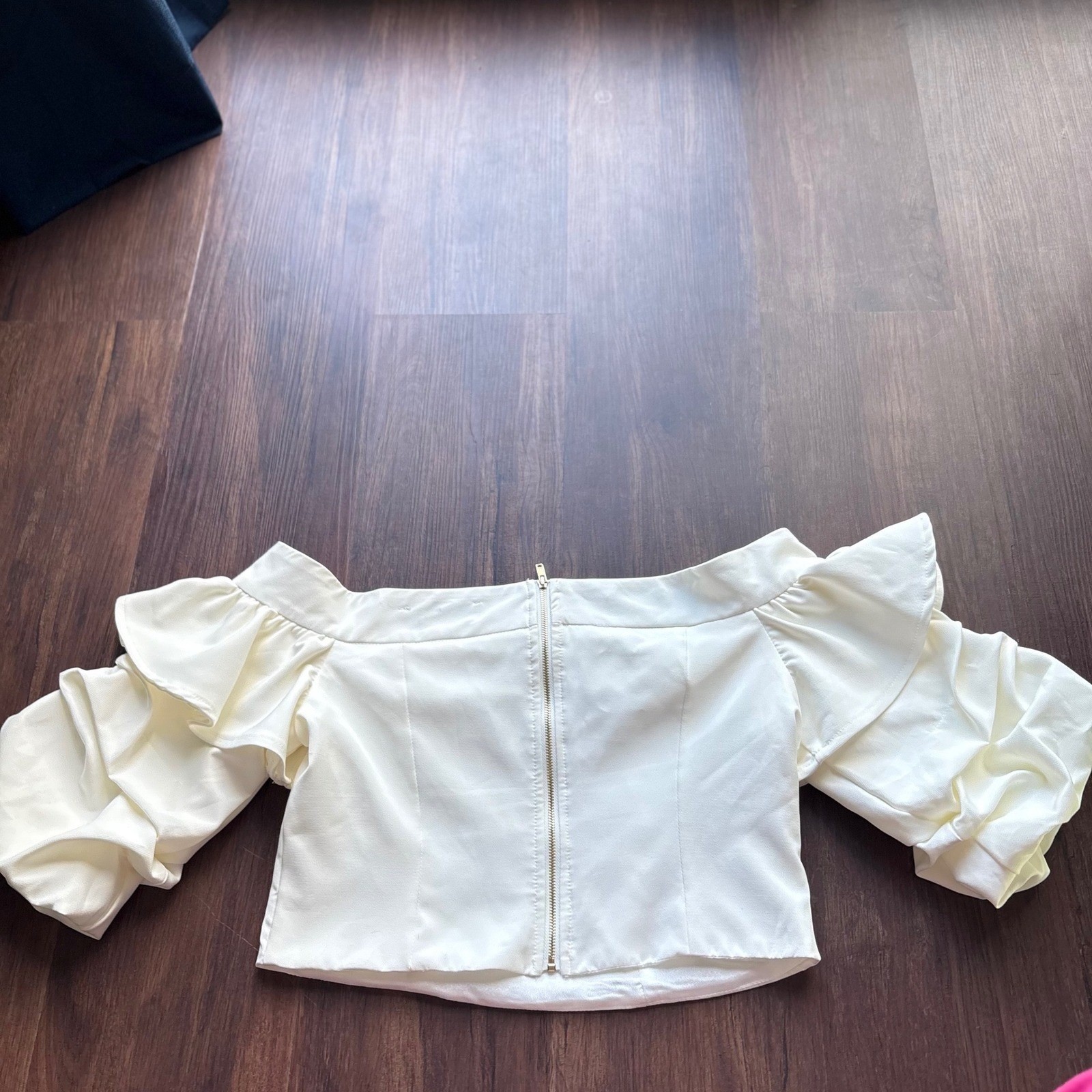 Akira Cream Off Shoulder Ruffle Sleeve Crop Top Ivory Coquette Soft Girl Med