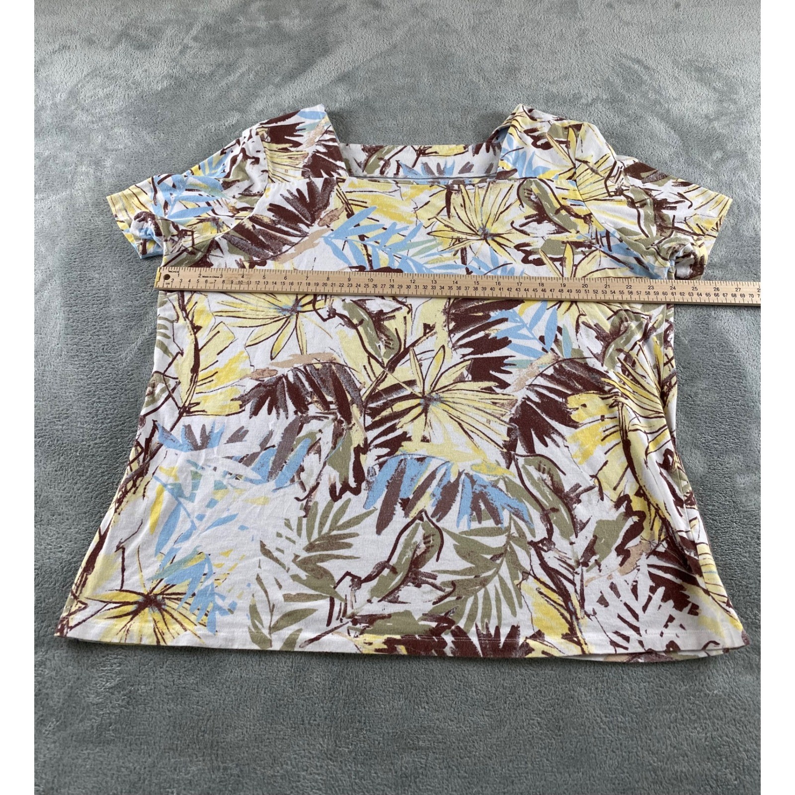 Coral Bay Woman 1X Tropical Palm Leaf Square Neck Short Sleeve Top Brown Yellow