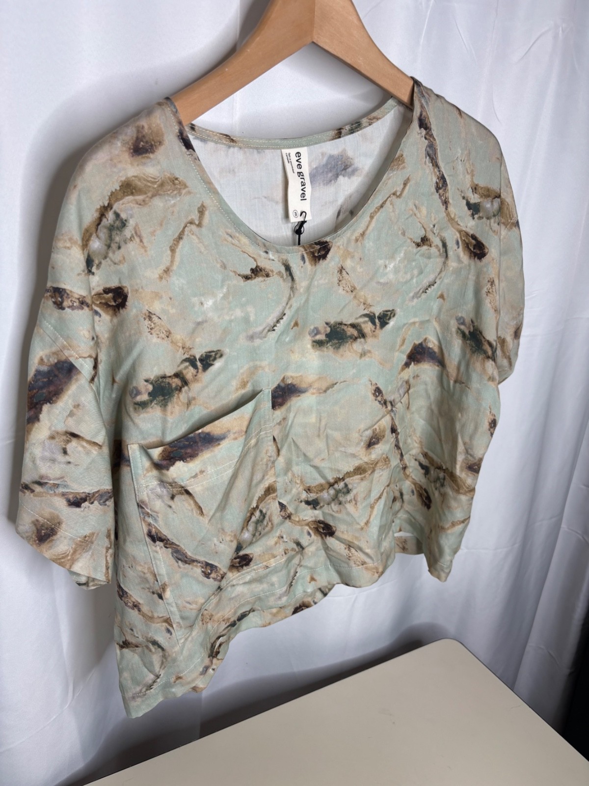 Eve Gravel Abstract Womens Cropped Top MEDIUM Galaxy Jade Boxy Blouse NEW
