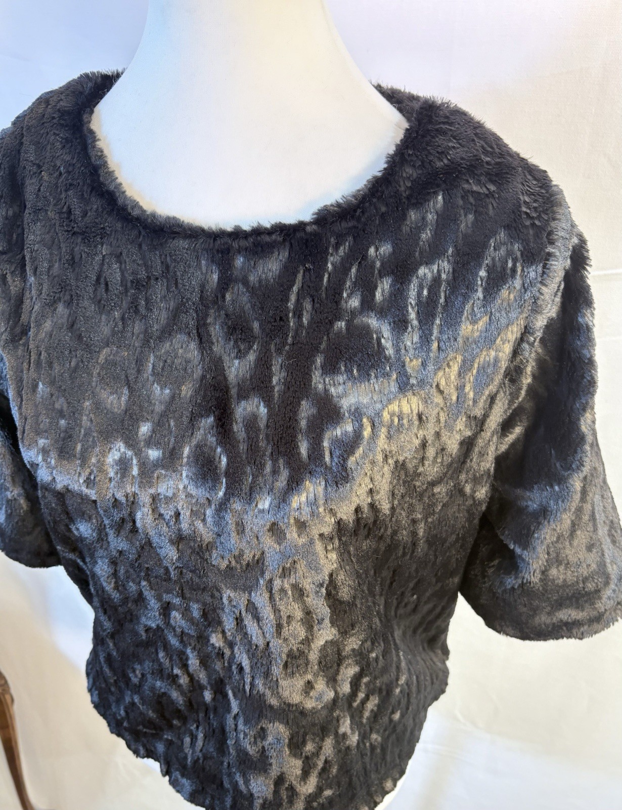 ♨️Bar Ill Black Faux Fur Cheetah Embossed Lined Cropped Top Sz Medium💛