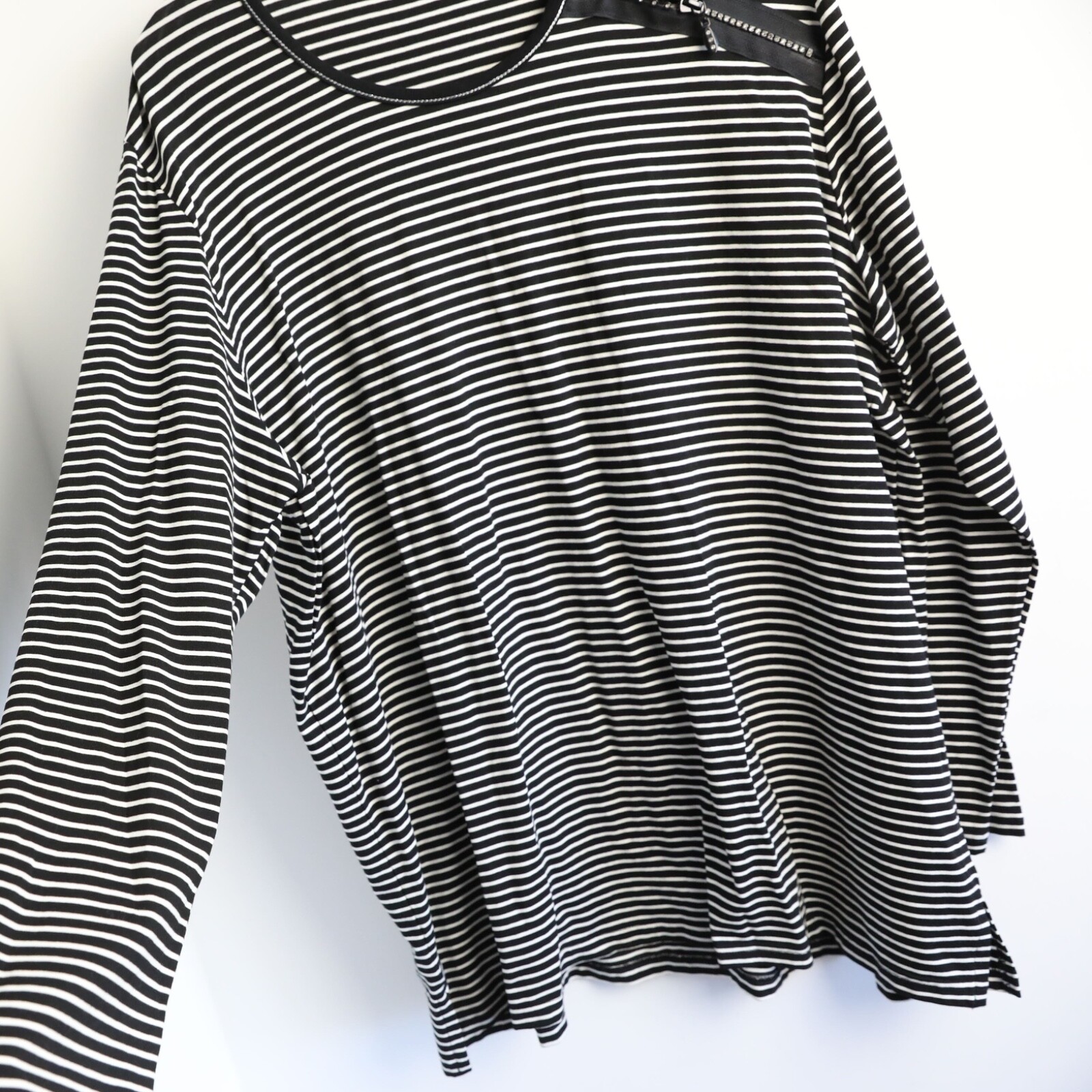 Toni T Plus Top black striped print 22 stretch tunic comfy decorative zipper