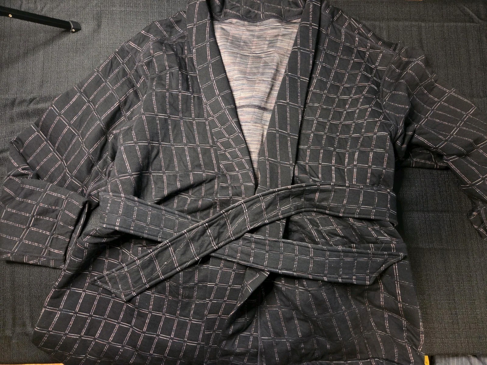 Nike Yoga Therma-FIT Reversible Quilted Black Robe