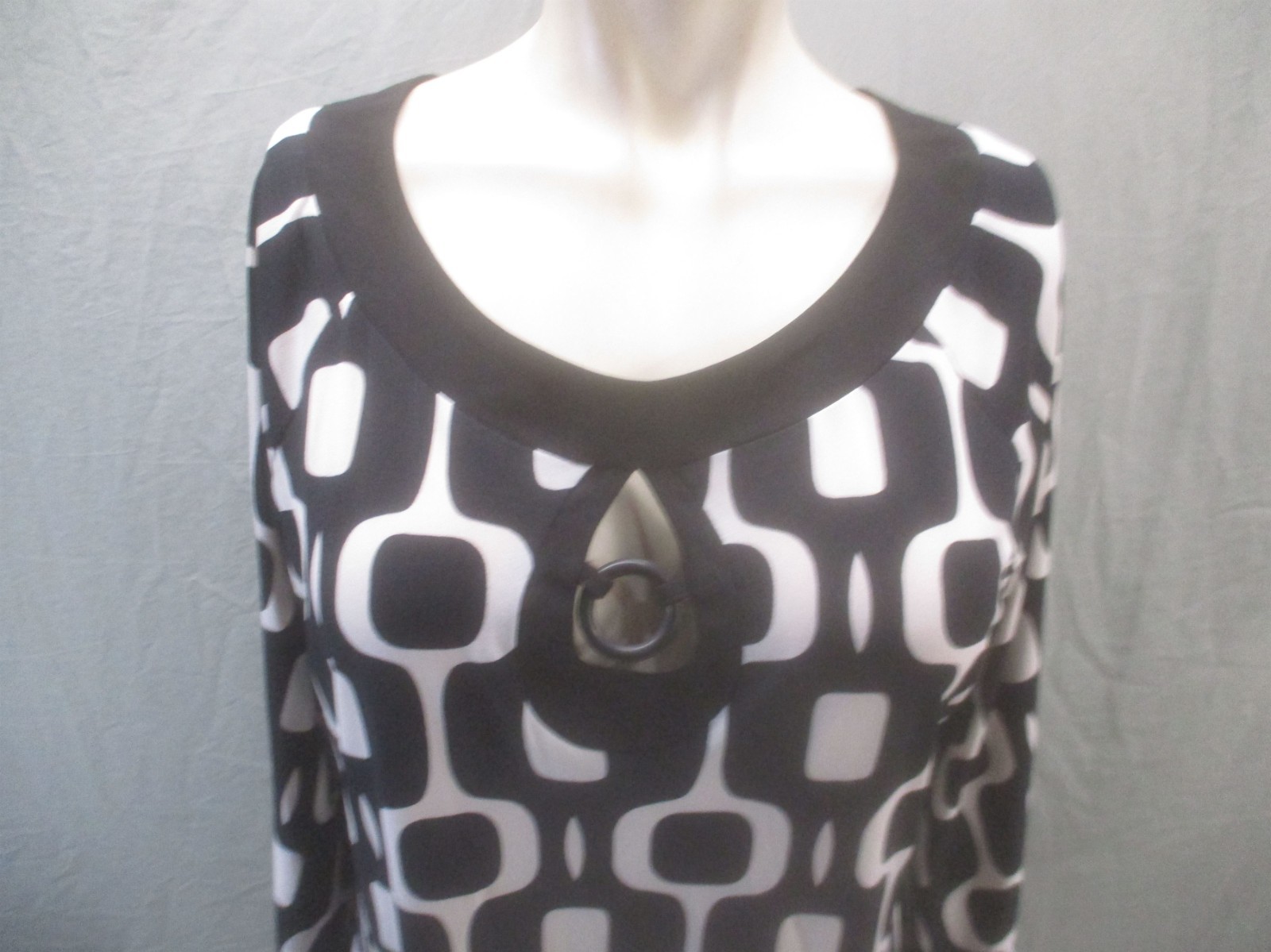 NWT Simply French Size L Womens Multicolor Geometric Stretch Casual Top 612
