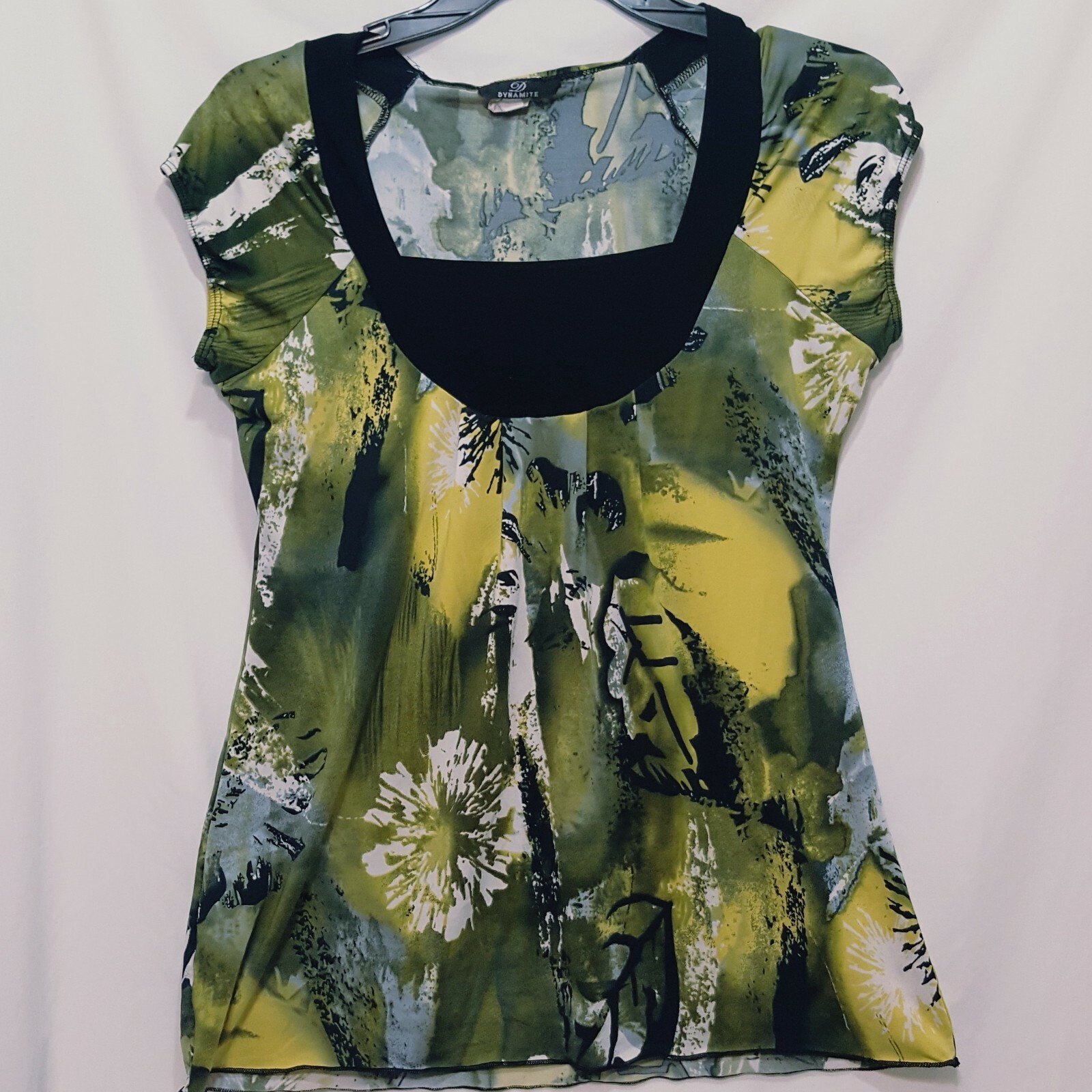Dynamite Blouse Boho Green Floral Size Medium Leaves Cap Sleeves