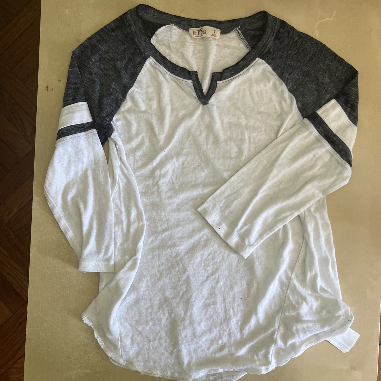 VTG Hollister SoCal Stretch Top S Grey White Vintage Y2K Sheer 3/4 Sleeve Raglan