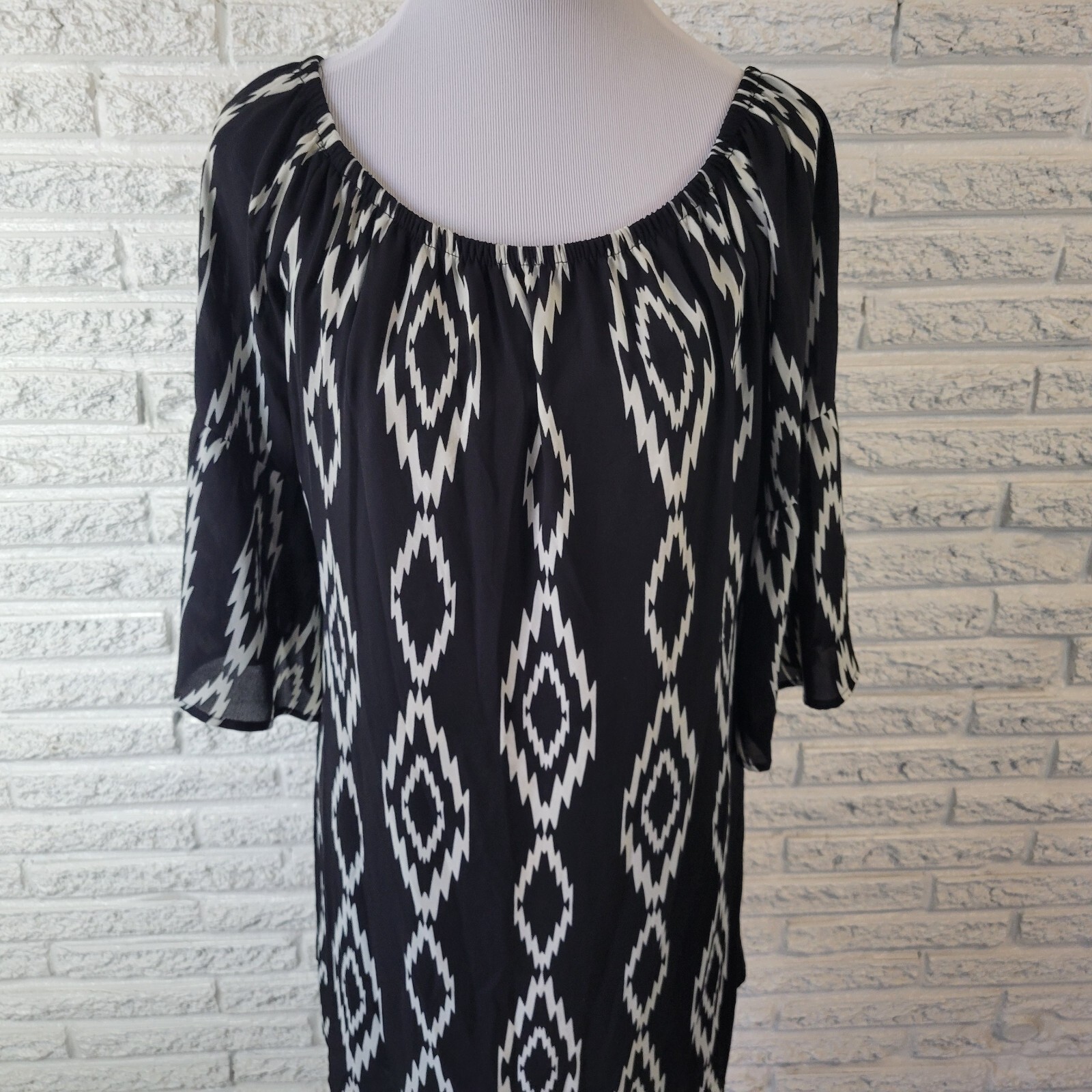 Voll Women’s XL Black White Geometric Off Shoulder 3/4 Bell Sleeve Blouse Lined
