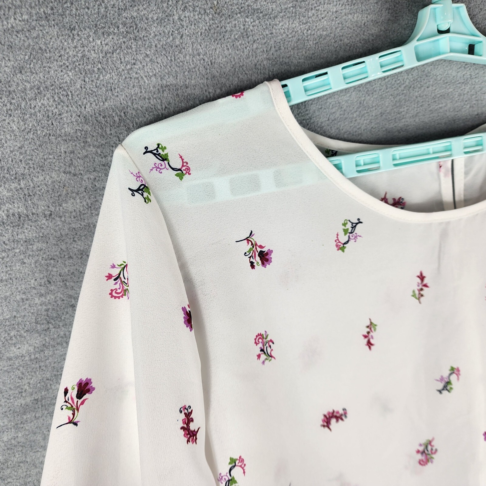 Roommates Woman Blouse 3X White Floral Top Back Keyhole Loose Wide Sleeves