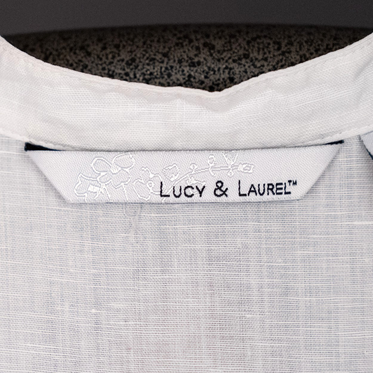 Lucy & Laurel 100% Linen Top Women’s SMALL Embroidered Eyelet Paisley Pintuck