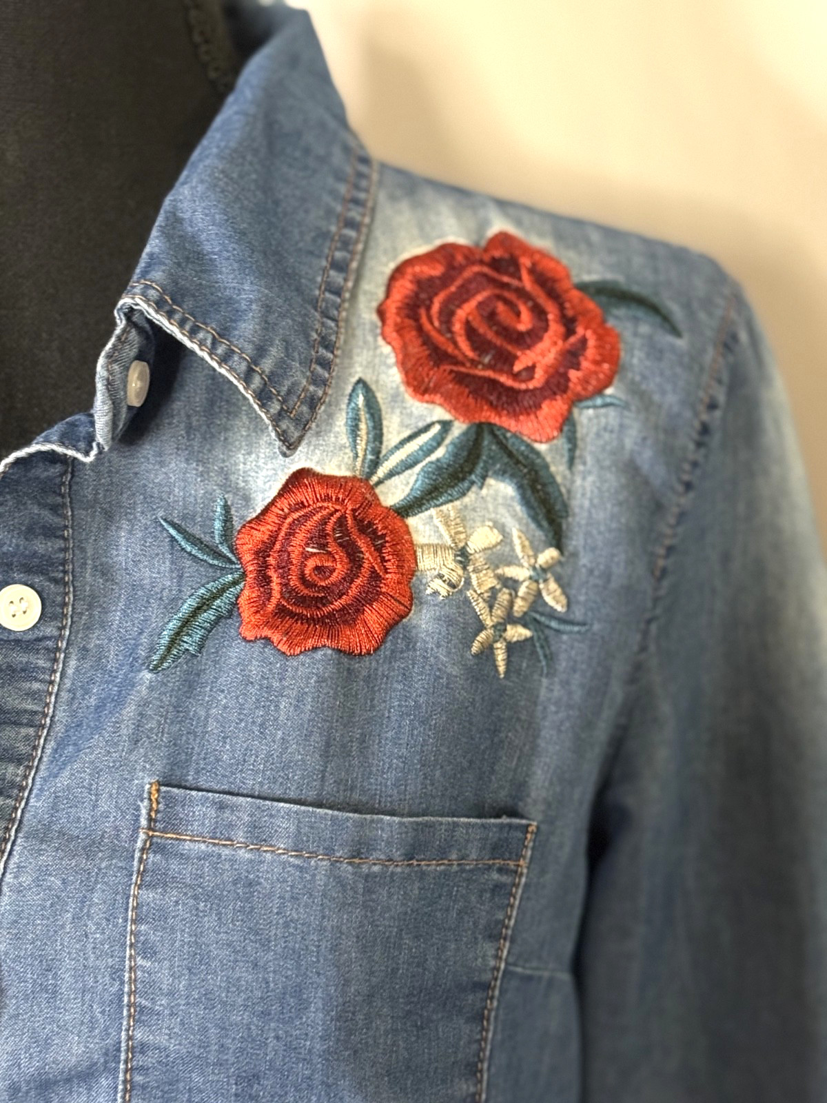 Cavalini Women’s Denim Button Up Rose Embroidery Petite M Dark Wash