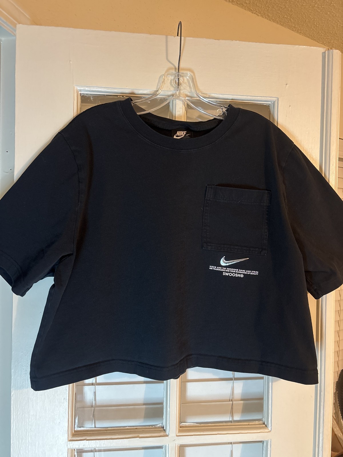Nike Swoosh Pocket Cropped T-Shirt Womens 1X Black Boxy Fit oversized crop