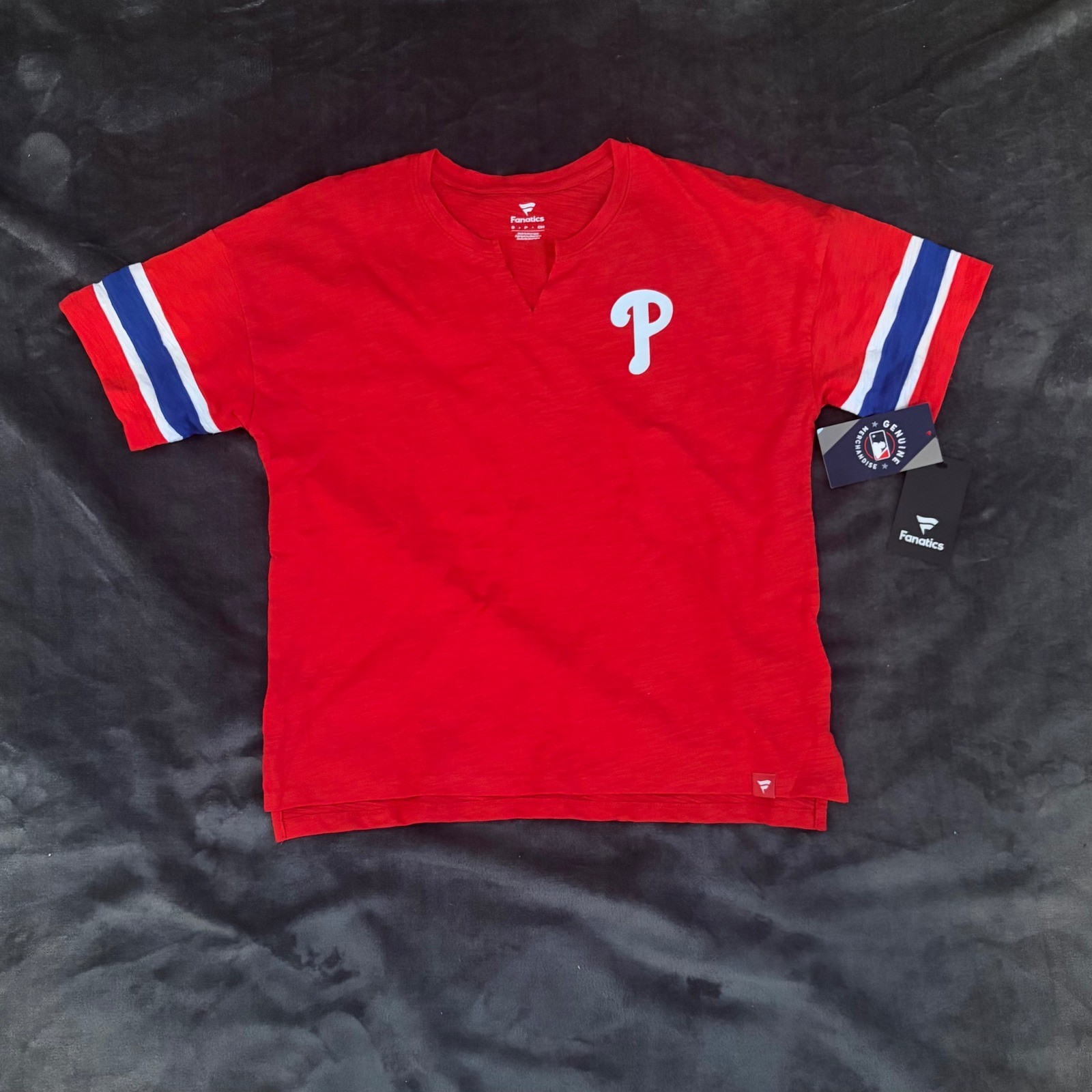 Fanatics Philadelphia Phillies MLB Red Notch Neck Slub T-Shirt Womens Small NWOT