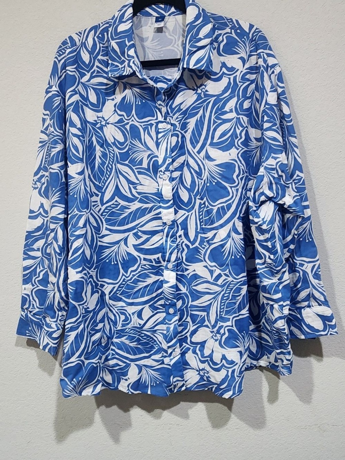 New Old Navy Blue and White Floral Button-Up Blouse