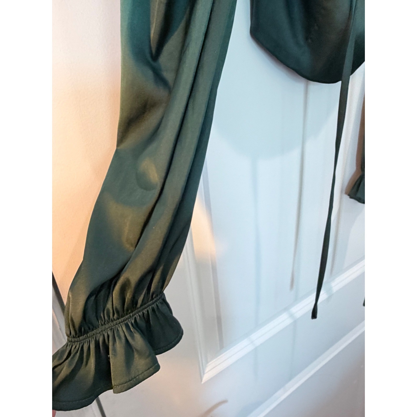 Forever 21 Emerald Green Satin Crop Top Pleated Tie Front Long Sleeve Blouse M