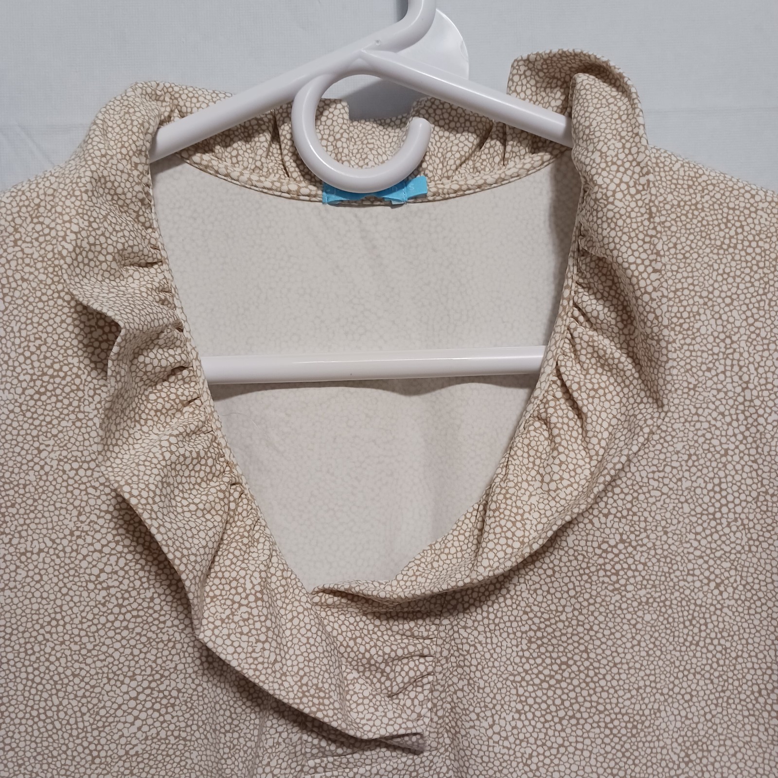 J. McLaughlin Durham Catalina women’s Ruffle Neck 3/4 Top blouse Sz S Oatmeal