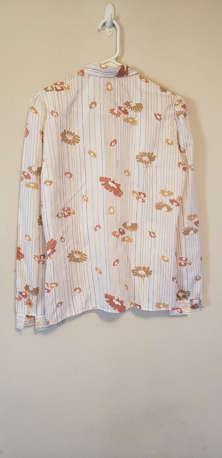 Womens Country Suburban Blouse. Long Sleeve. Size 8. Button Down. Light Weight.