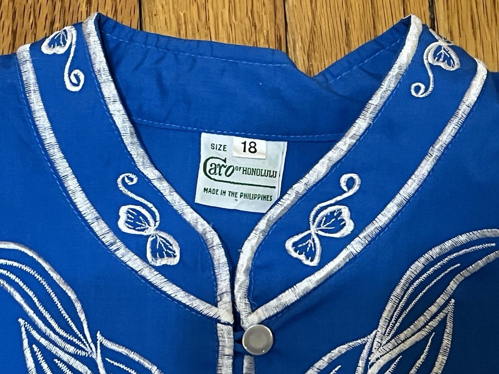 Caro of Honolulu Top Button Up Floral Embroidered Women’s 18 Blue and White