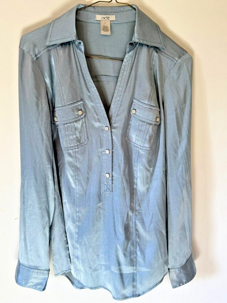 Cache Silk Pearl Snap Popover Blouse SzS Light Blue Pocket Long Sleeve