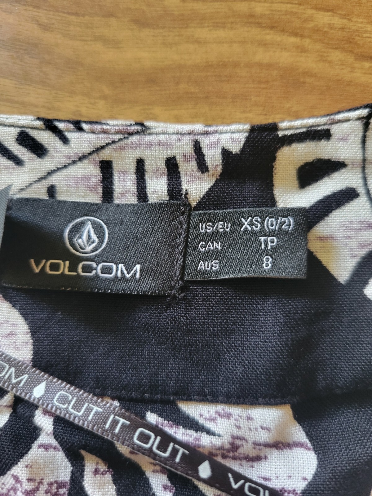 XS 0/2 VOLCOM Floral Wrap Tie Front crop top Aloha PRINT Hibiscus Flower Leaves