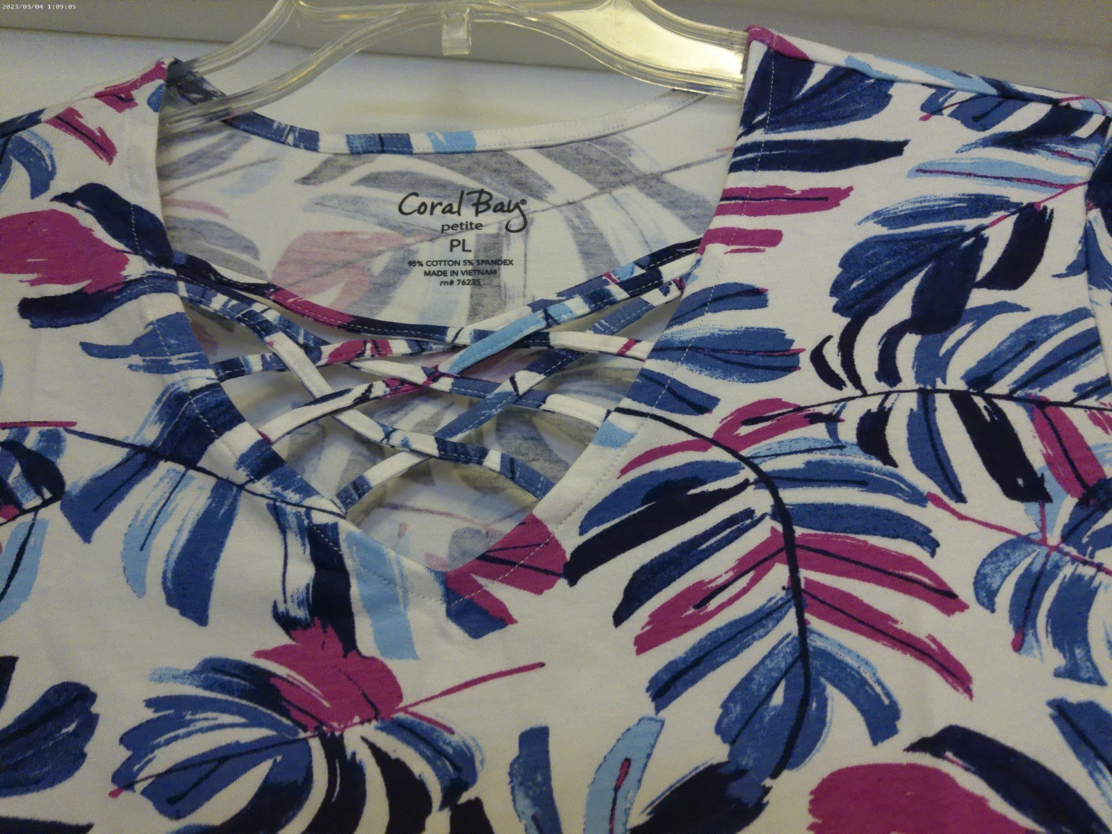 Coral Bay Petite Leaf Print Crisscross Neck Top Size Petite Large New