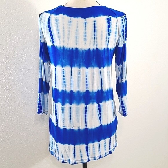 THOMAS & OLIVIA Royal Blue/White Tie Dye w/Silver Studs Cold-Shoulder Top, Small