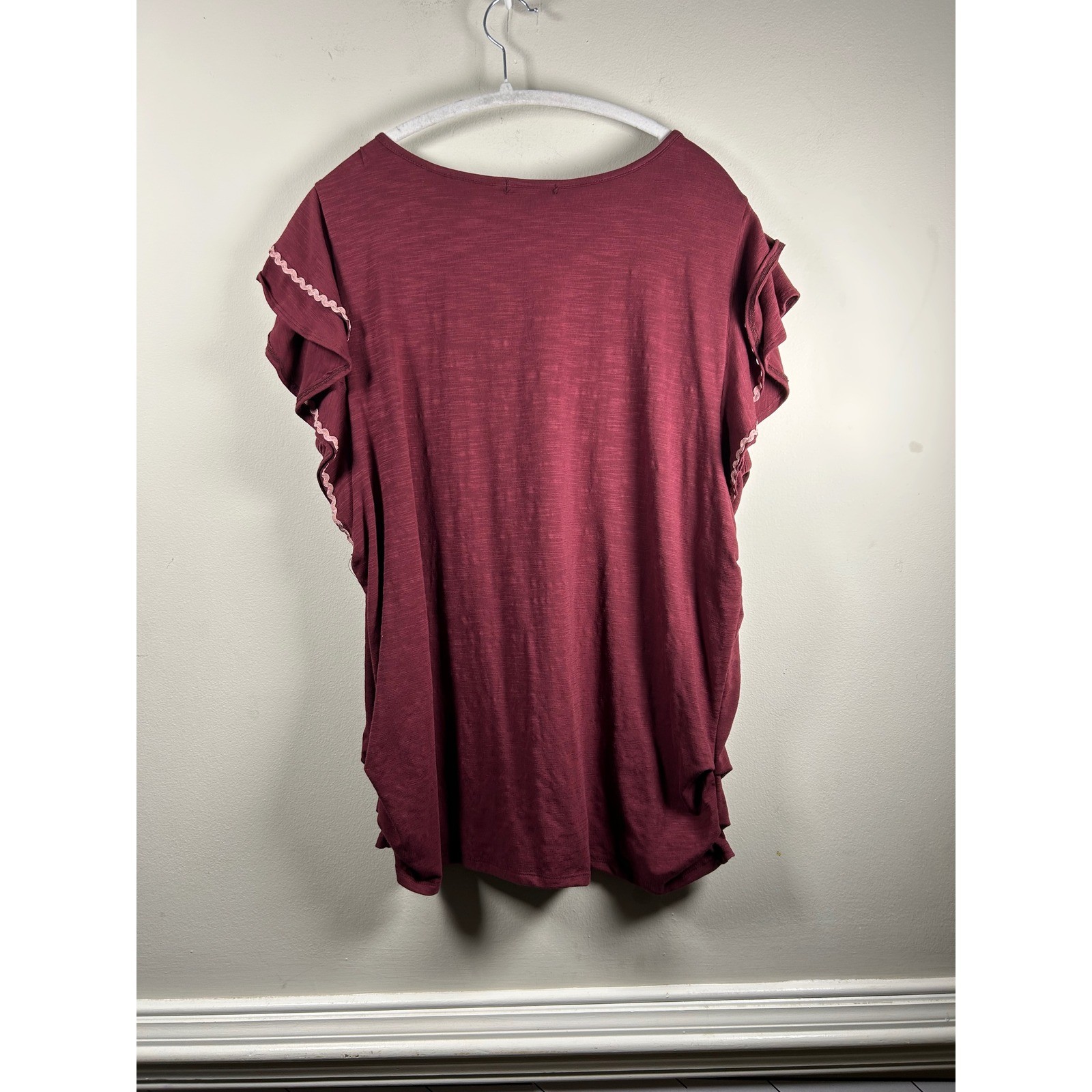 CURE Flutter Sleeve Blouse Womens 1XL Burgundy Modern Ric Rac Keyhole Slub Knit