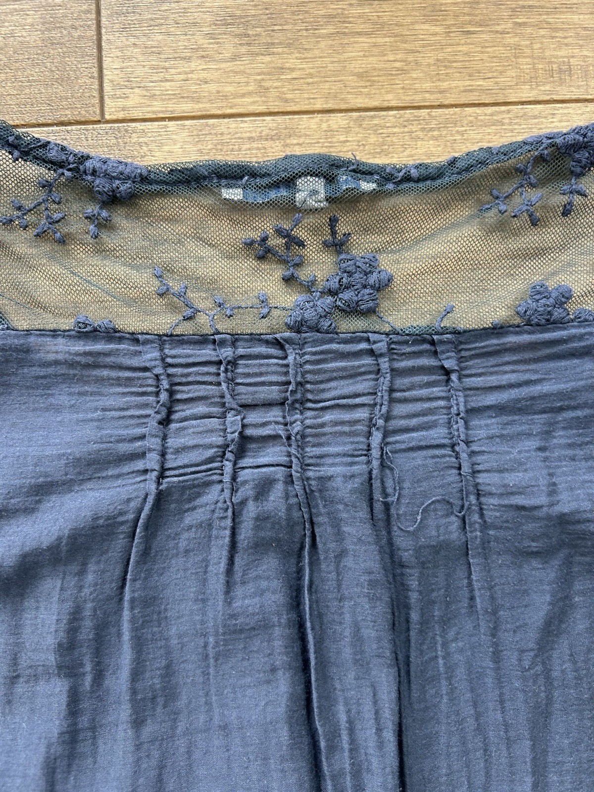 Tempo Paris Womens Silk Blend Navy Top M Romantic Embroidered Ethereal Fairy