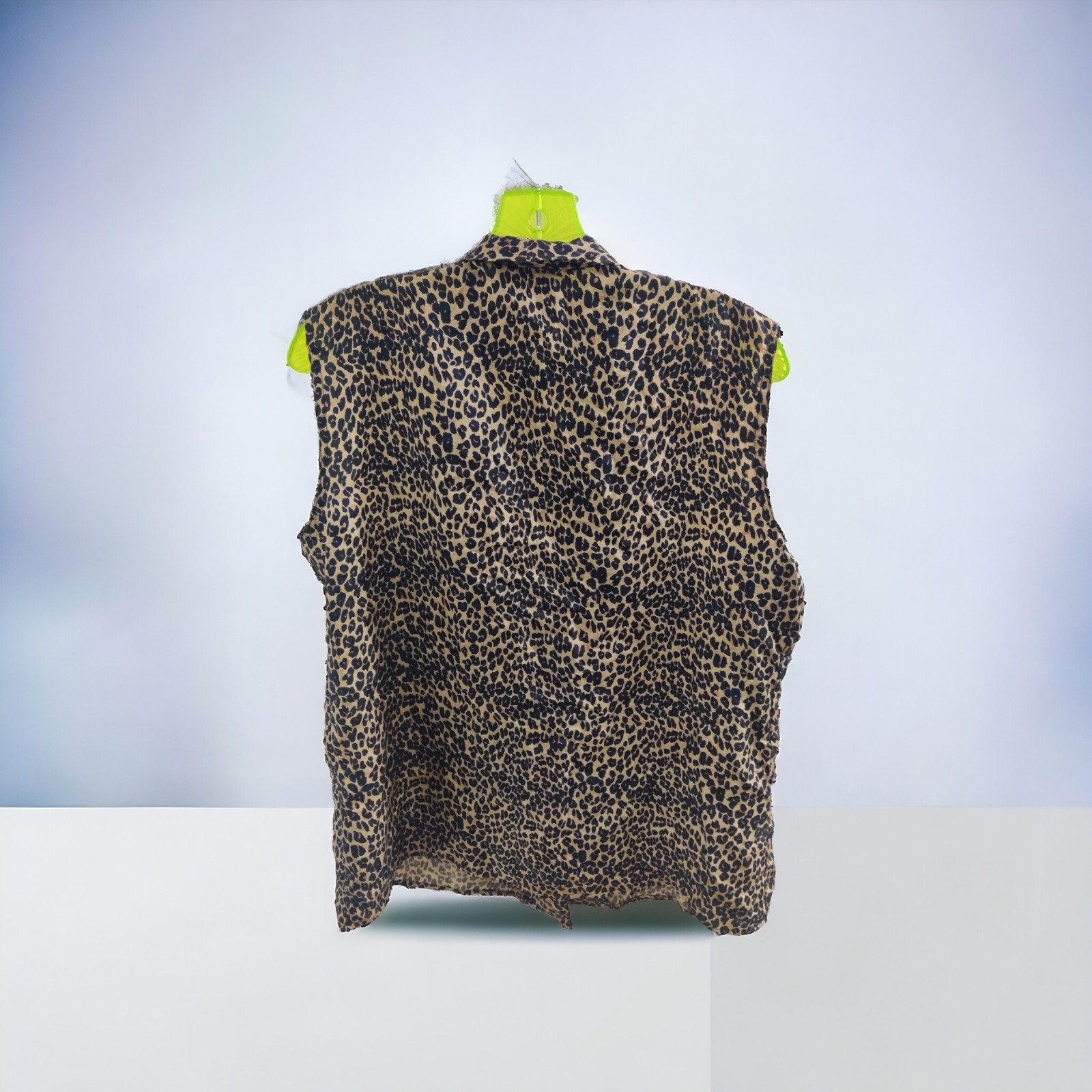 QUO 100% SILK Blouse Top Animal Print Sleeveless Cross Over Button Size L.