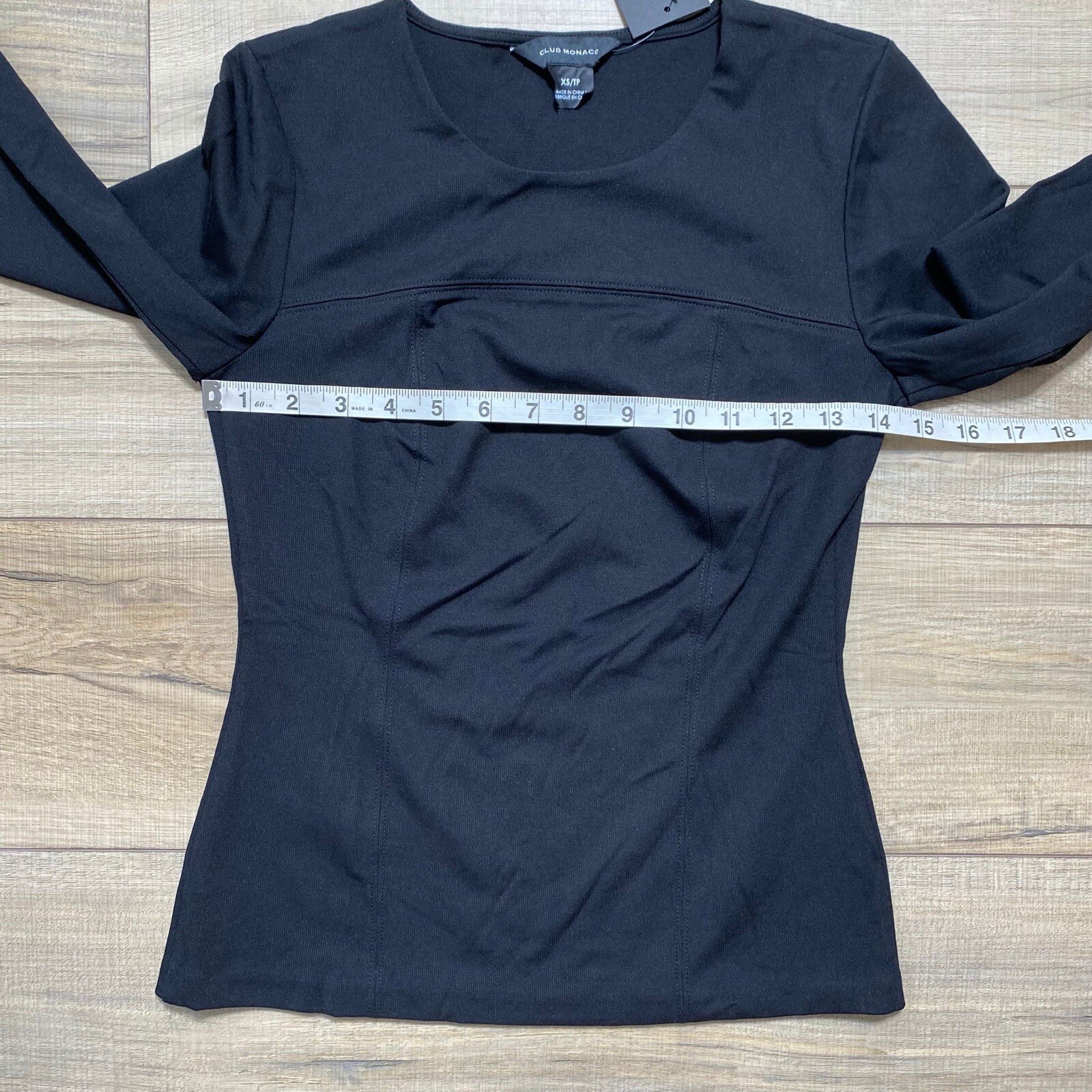 Club Monaco Women’s Flare Sleeve Top Size XS Black Straight Fit Split Cuffs