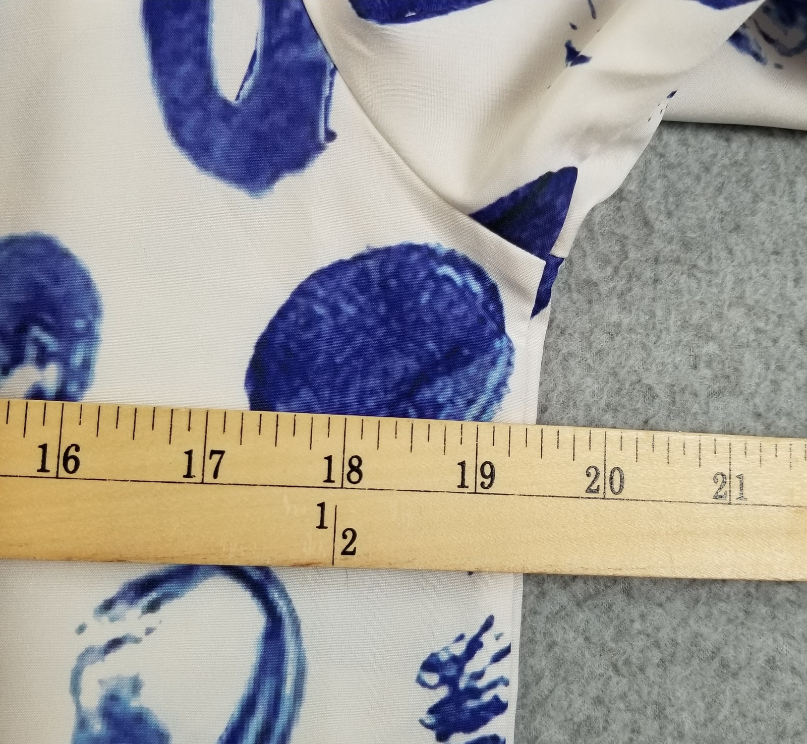 Top Women’s Medium M Blue White Circles ¾ Sleeves V Neck Lightweight See Through
