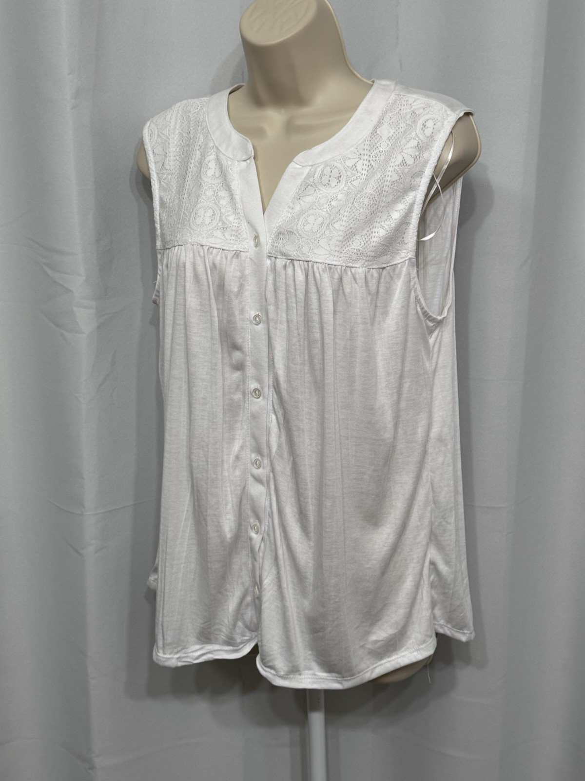 Carolyn Taylor Women’s White Sleeveless Button Up Soft Round Neck T-Shirt L