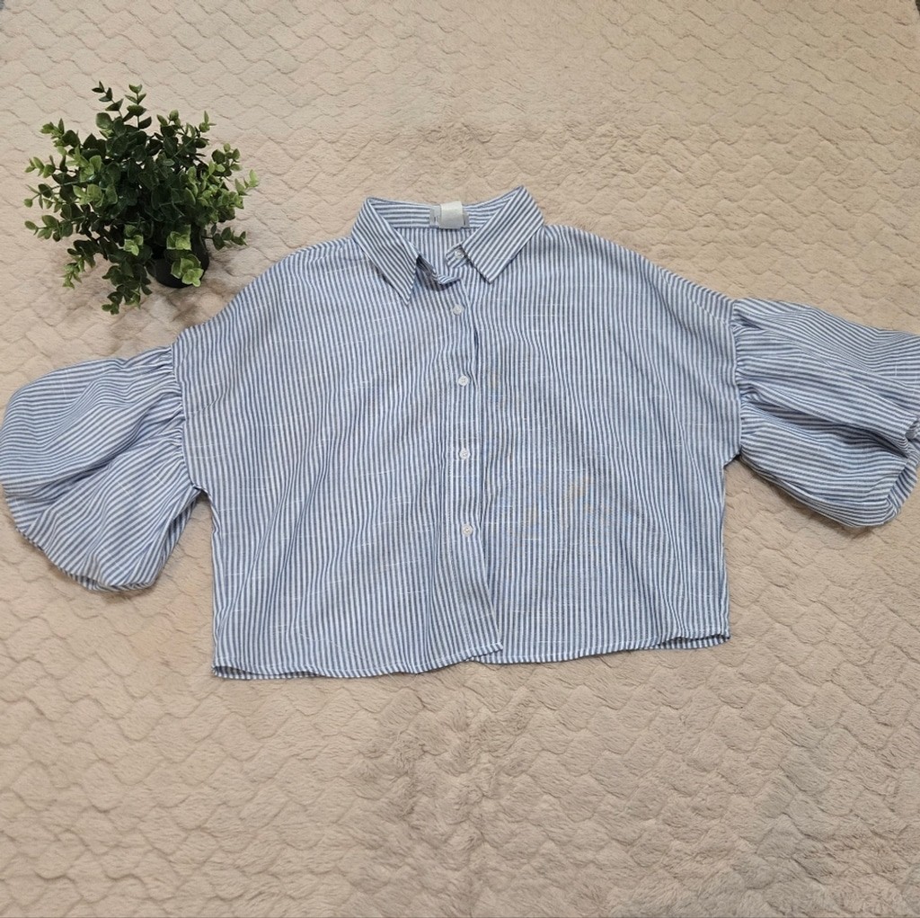 Kori America Blue and White Striped Bubble Sleeve Cropped Blouse, Size Medium