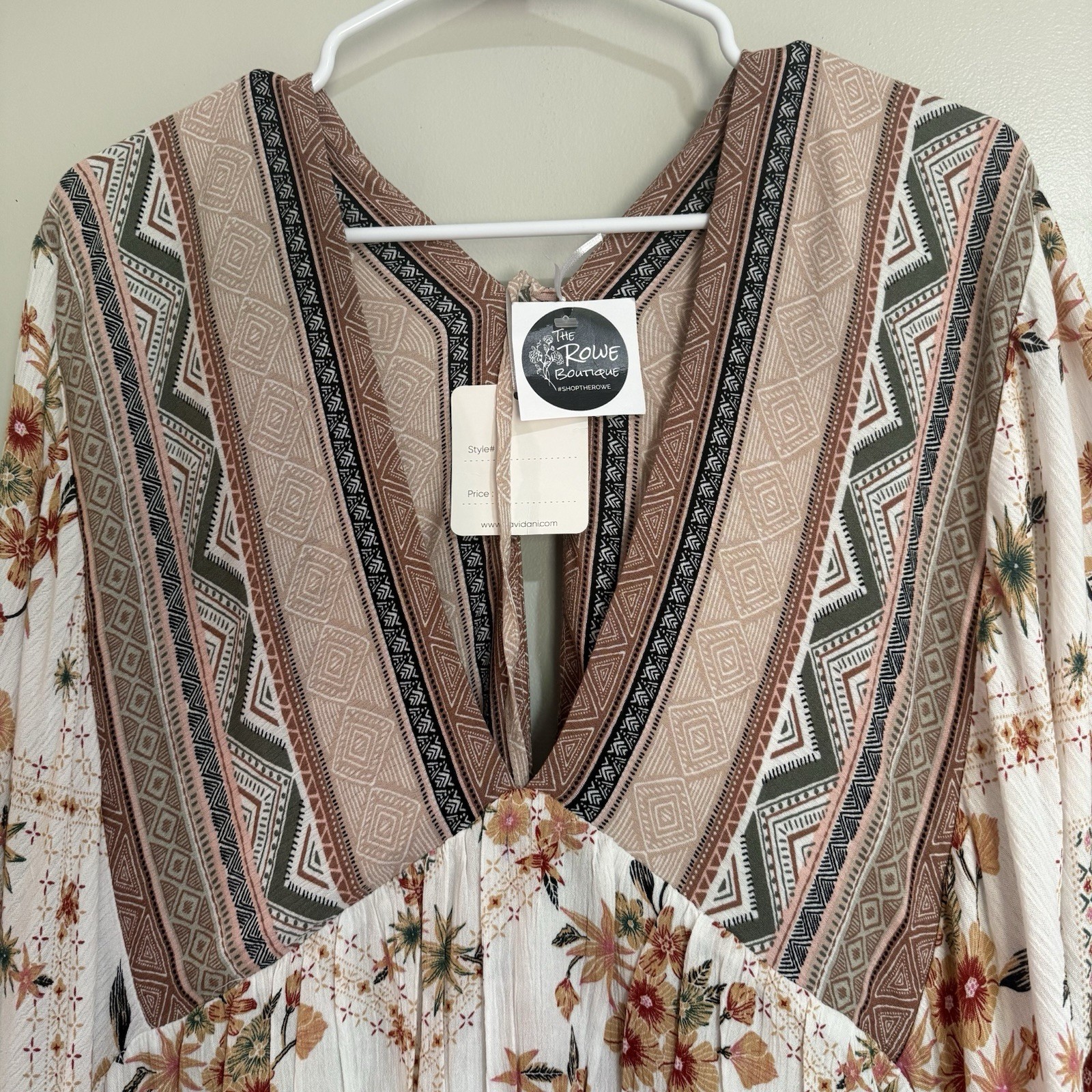 NWT Davi & Dani white muted floral aztec tie vneck babydoll gauze blouse size 3x