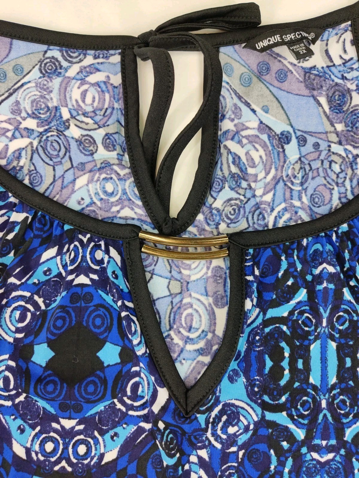 Unique Spectrum Size 2X Black Blue & White Sleeveless Keyhole Neck Stretch Top