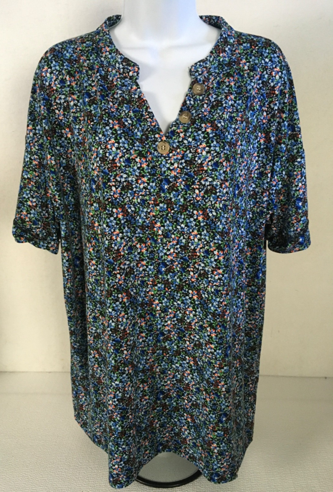 Top Size 2XL Navy Blue Blue Red Tiny Flowers Notch Button Neckline Short Sleeves