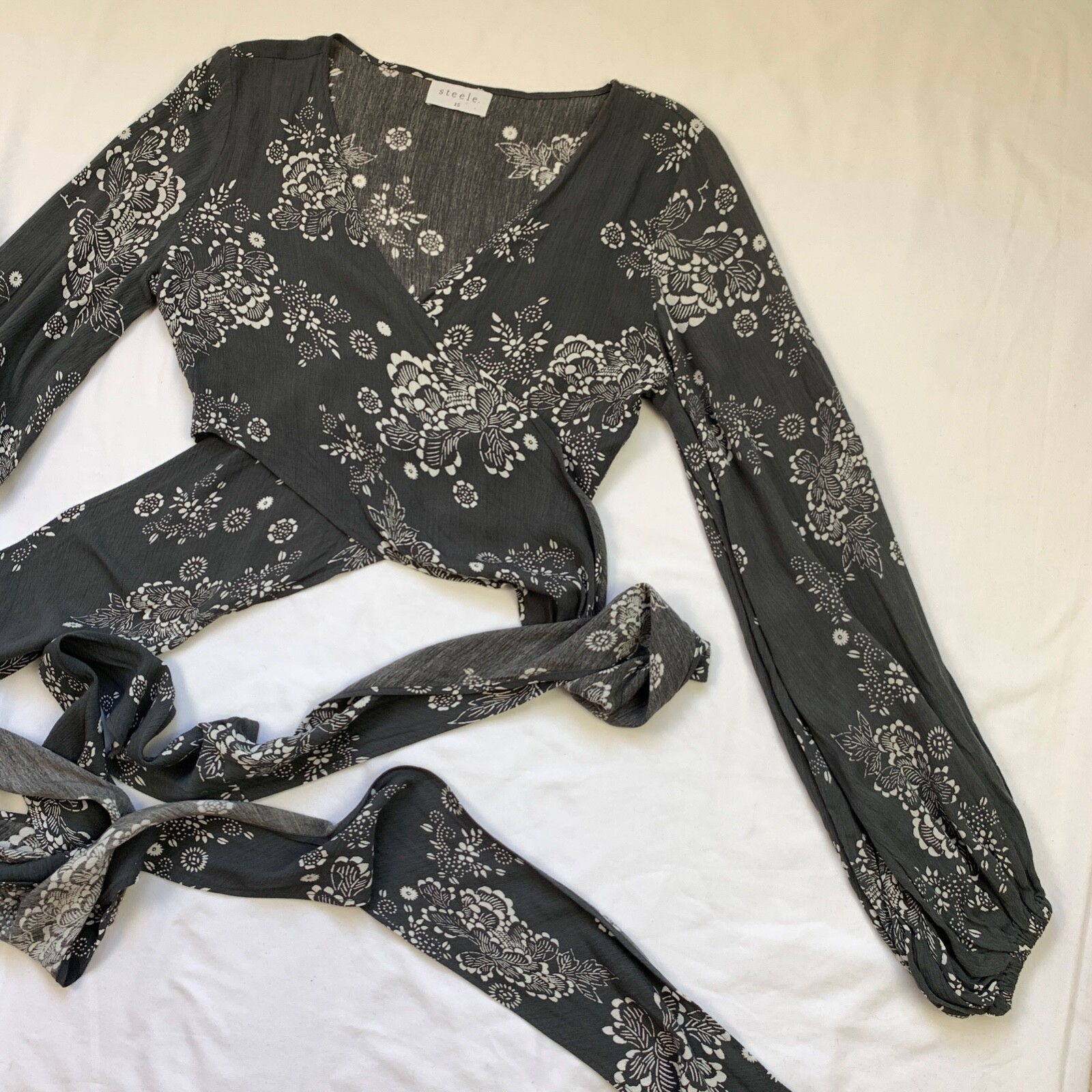 Steele Australia Floral Wrap Tie Sweater Cropped Top XS Gray Rayon Boho Y2K