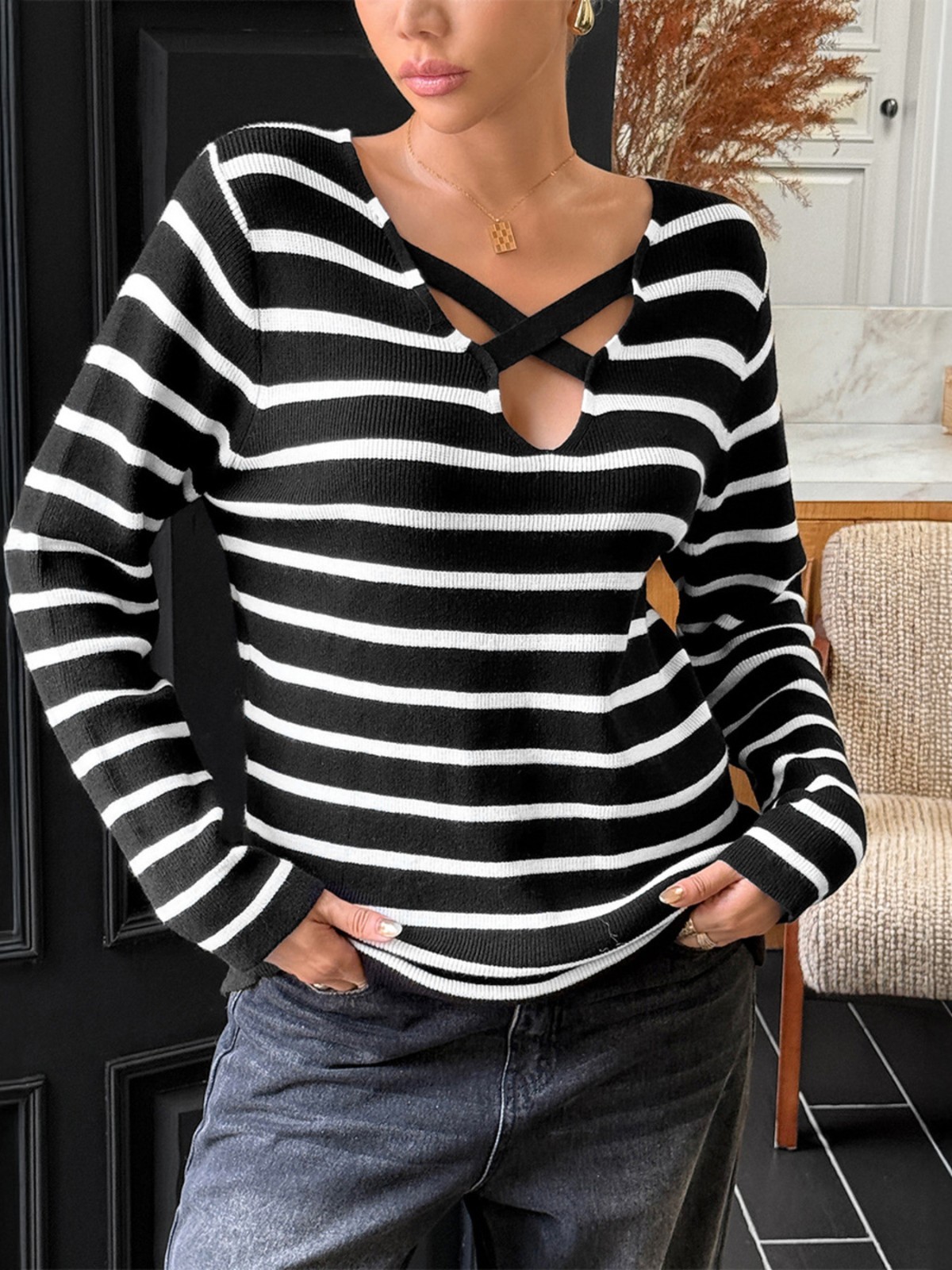 Devine – Women’s Striped Criss-Cross Long Sleeve Knit Top Stretch Sweater