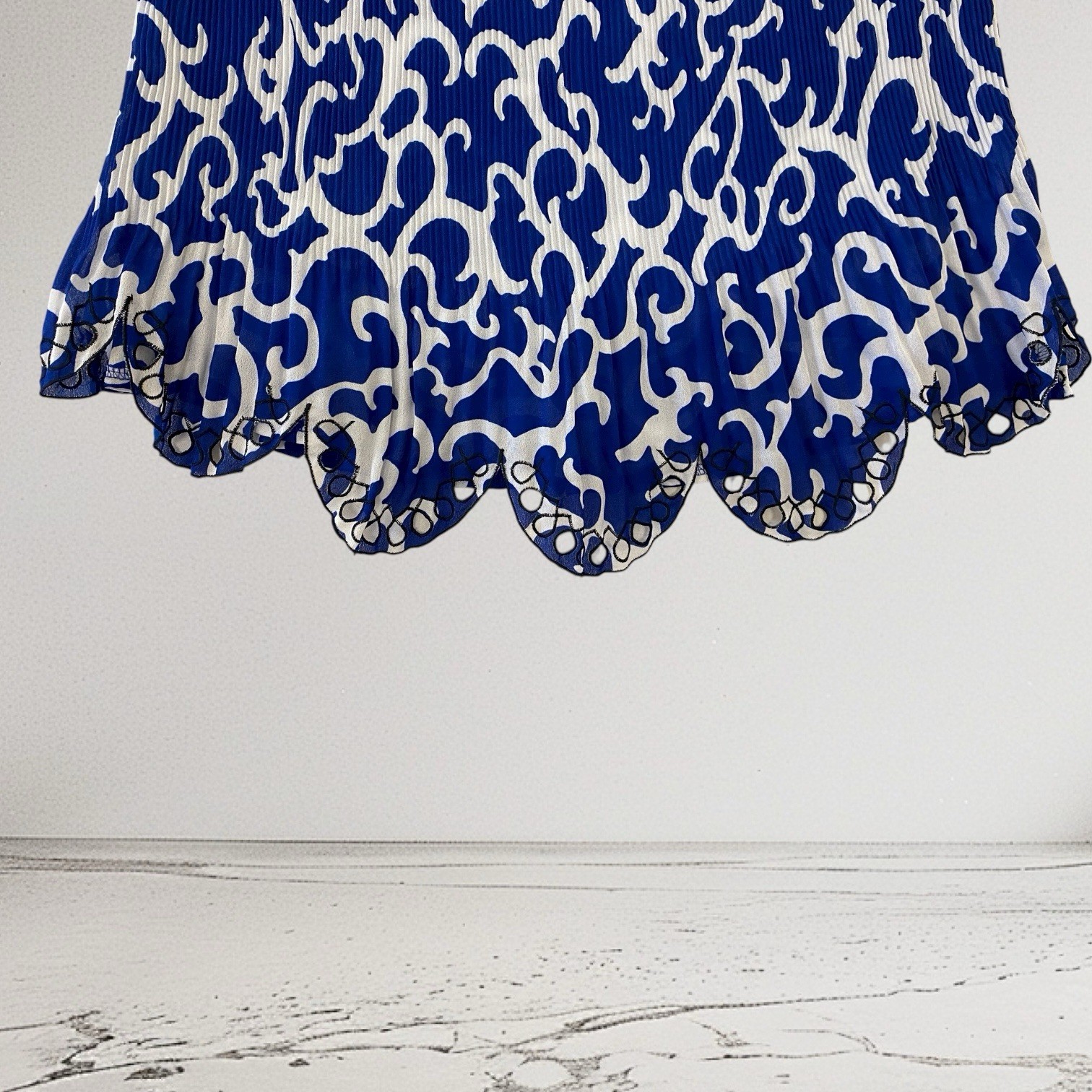 Womens Geo Print Pleated Embroidered Top Size Large Whimsy Artsy Summer Chic