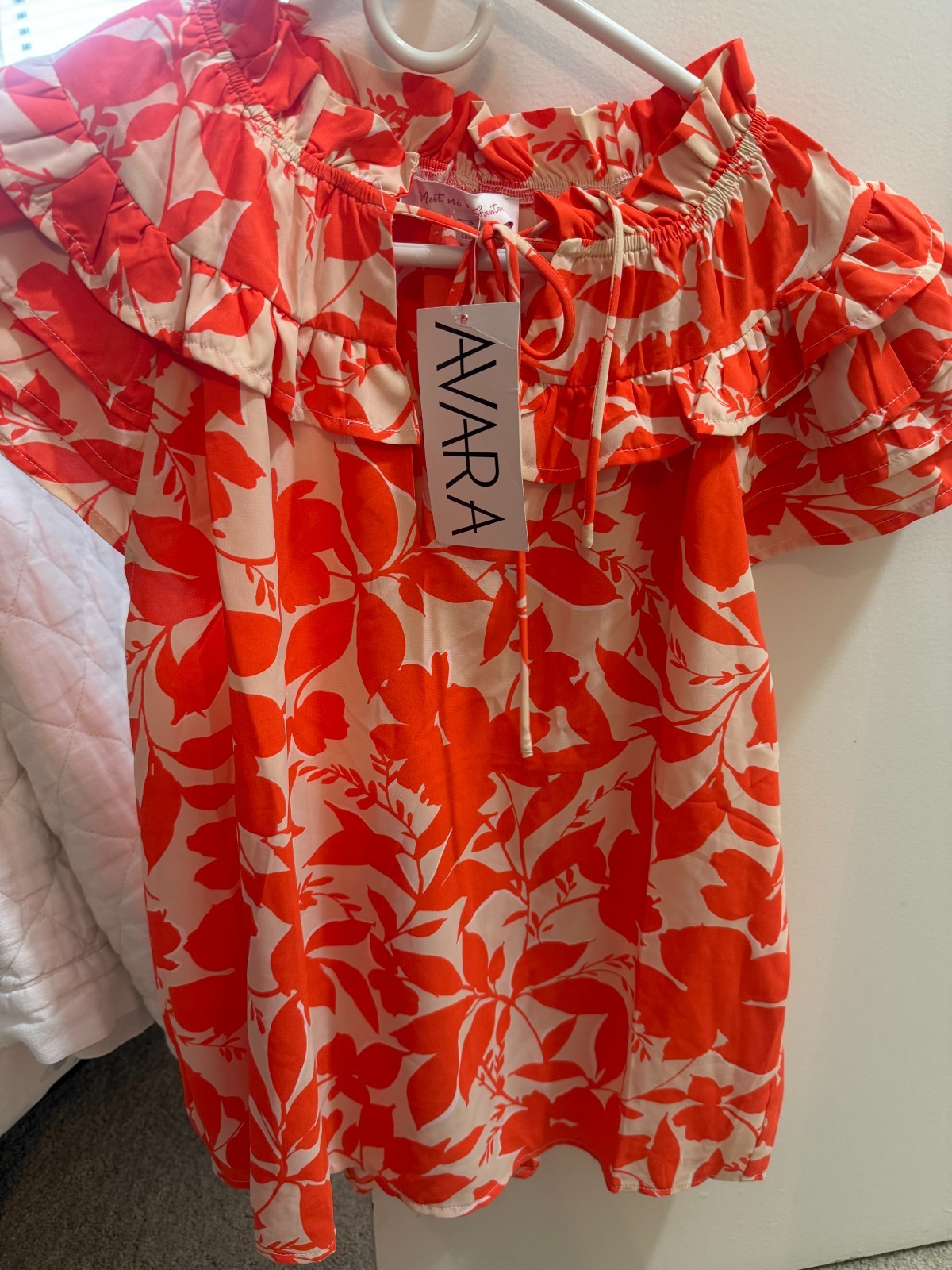 AVARA‎ (Cara) Cute Summer Top Ruffle Neck Tie Puff Sleeve Size Small NWT