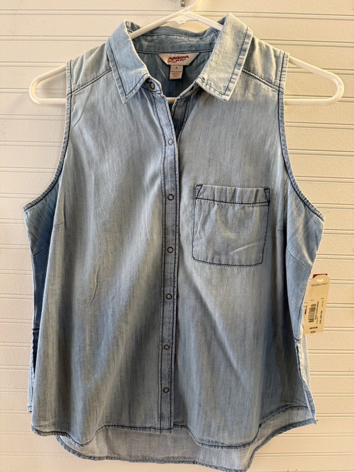 Arizona Jean Co Women’s Denim Sleeveless Shirt Medium NWT Light Wash Snap Button